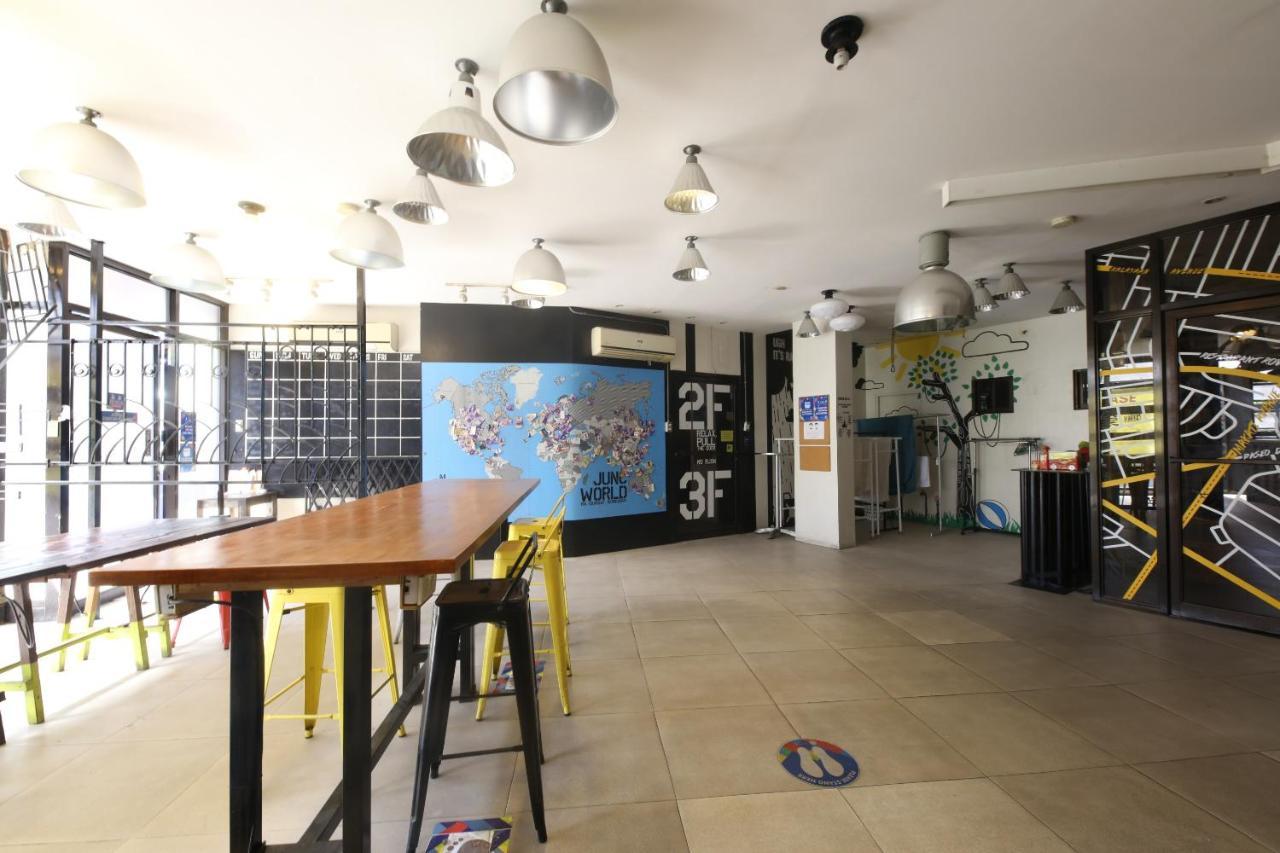 Oyo 866 Junction Hostels Manila Exterior photo